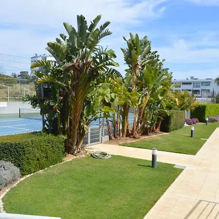 Frente Ao Mar Com Piscina De Agua Salgada *