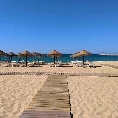 Frente Ao Mar Com Piscina De água Salgada *