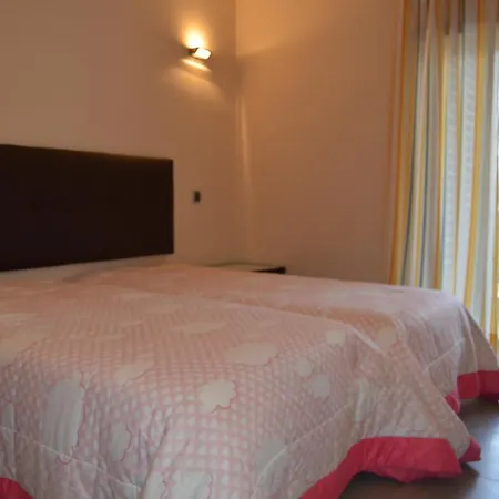 Frente Ao Mar Com Piscina De Agua Salgada Quarteira