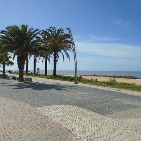 Frente Ao Mar Com Piscina De água Salgada * Quarteira