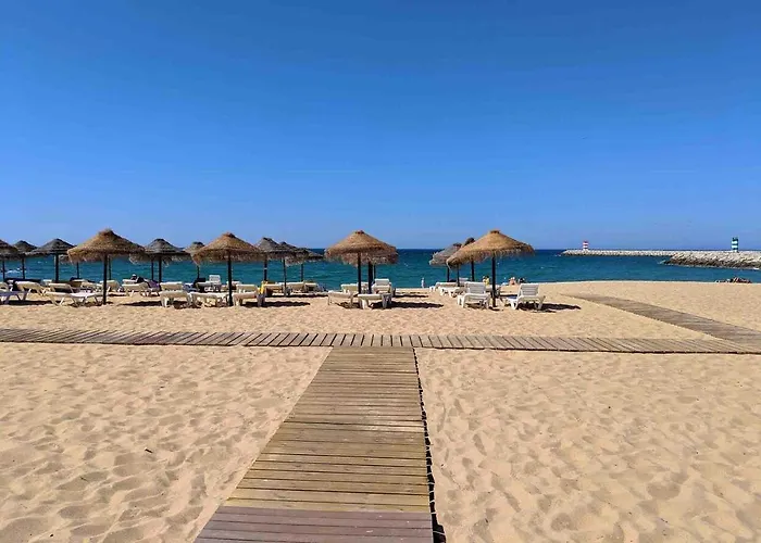 Frente Ao Mar Com Piscina De Agua Salgada *