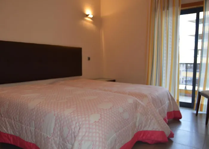 Frente Ao Mar Com Piscina De Agua Salgada Quarteira