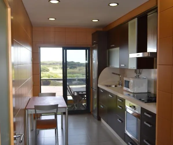 Frente Ao Mar Com Piscina De Agua Salgada *