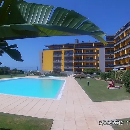Frente Ao Mar Com Piscina De Agua Salgada